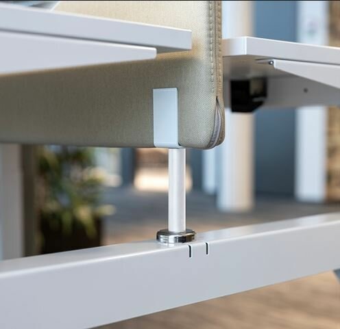 ScreenIT Air | Trennwand Sitz-Steh-Schreibtisch